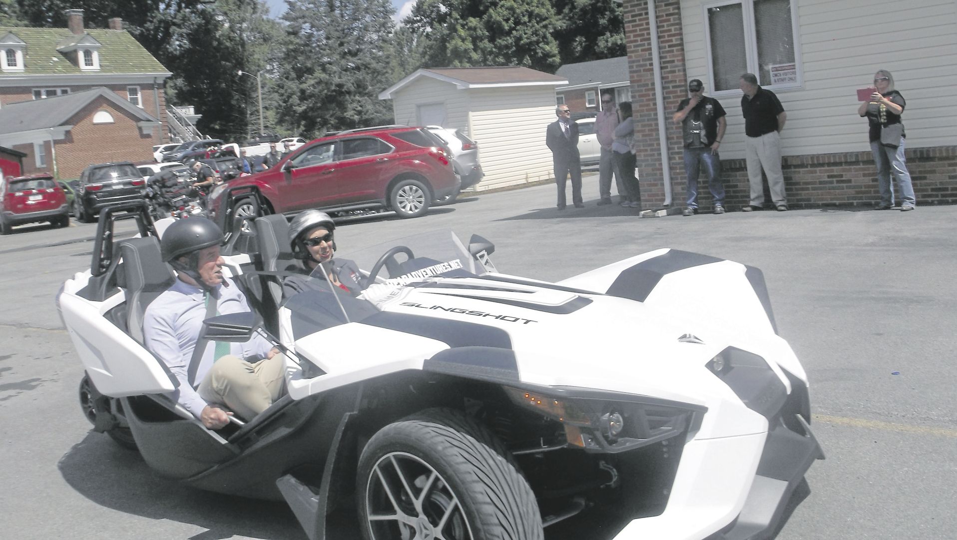 Warner in slingshot